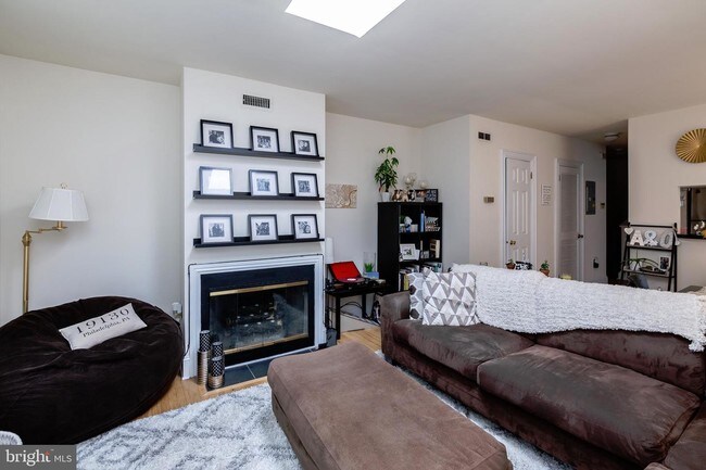 Foto del edificio - 2212 Fairmount Ave