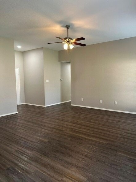 Building Photo - 1012 High Crest Dr