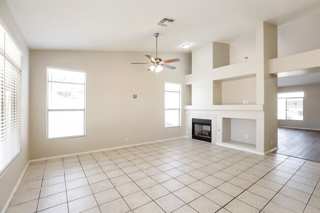 Foto del edificio - 730 N Swallow Ln