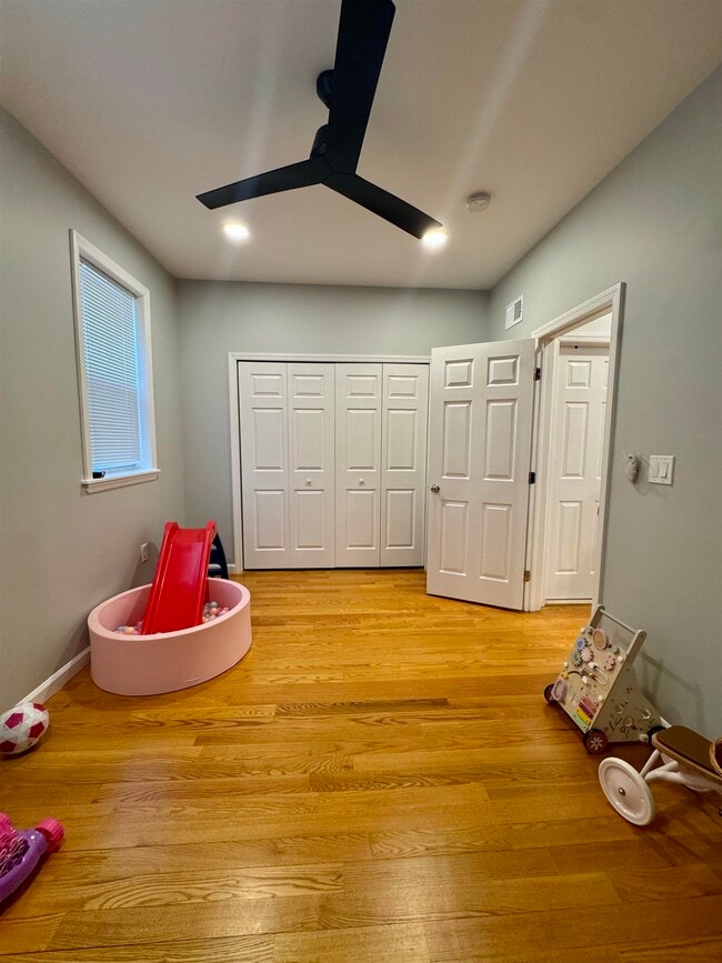 Building Photo - 31-1/2 W 47th St