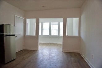 Building Photo - 501 SW 6th Ct
