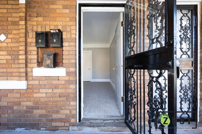 Foto del edificio - 3783 Tyler