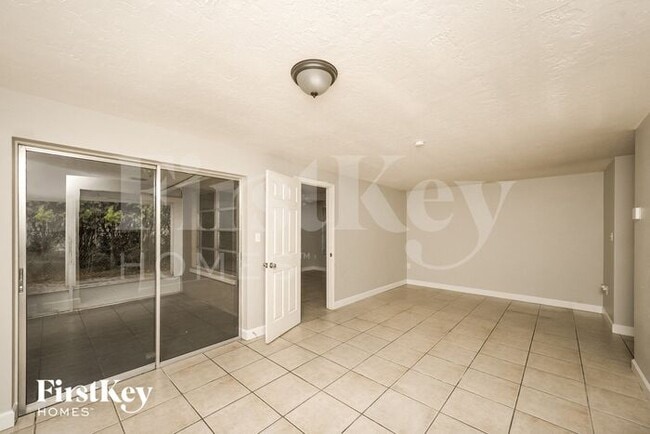 Foto del edificio - 8215 Winthrop Dr