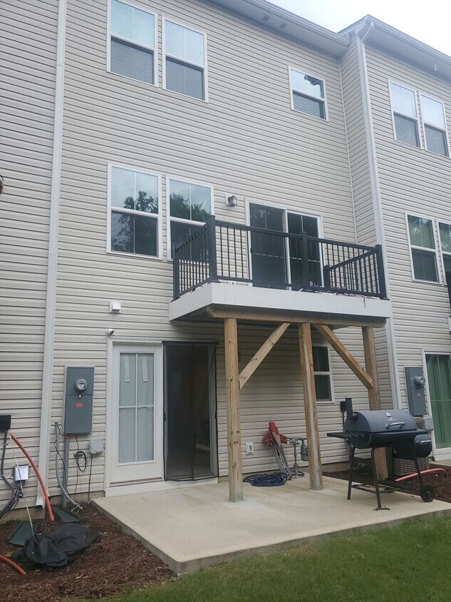 Foto del edificio - Coming Soon! 4 Bedroom Townhouse!