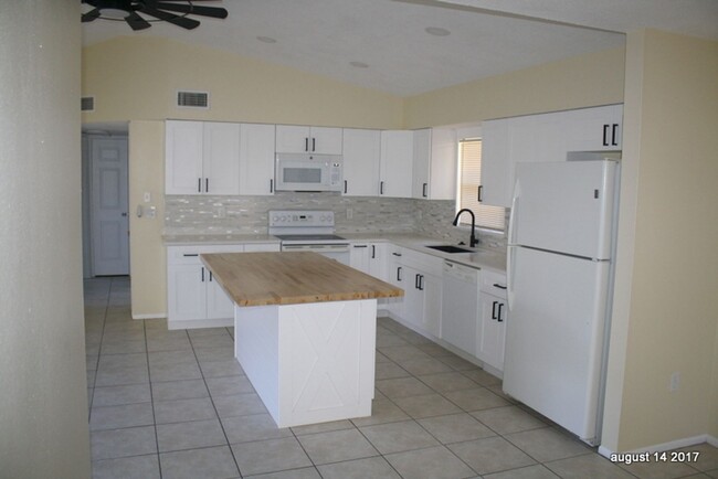 Foto del edificio - Updated 3 bed 2 bath Close to downtown