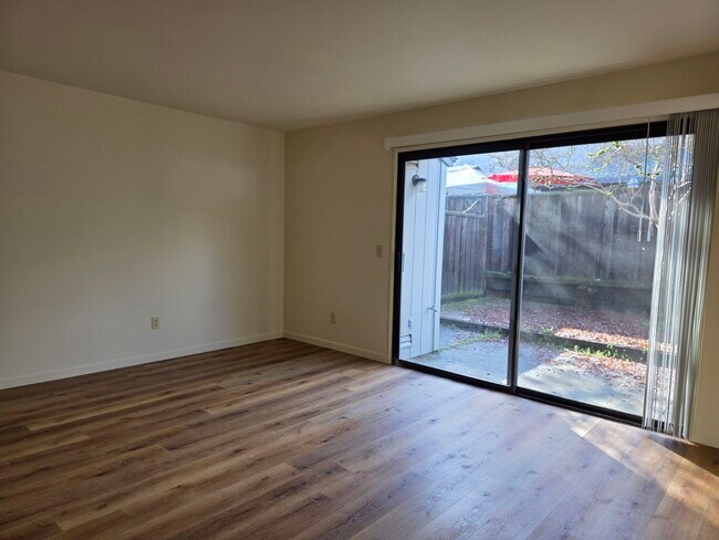 Foto del edificio - 121 Elbridge Ave