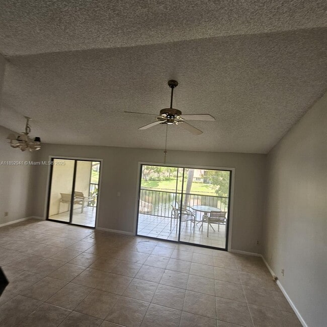 Building Photo - 5621 Coach House Cir