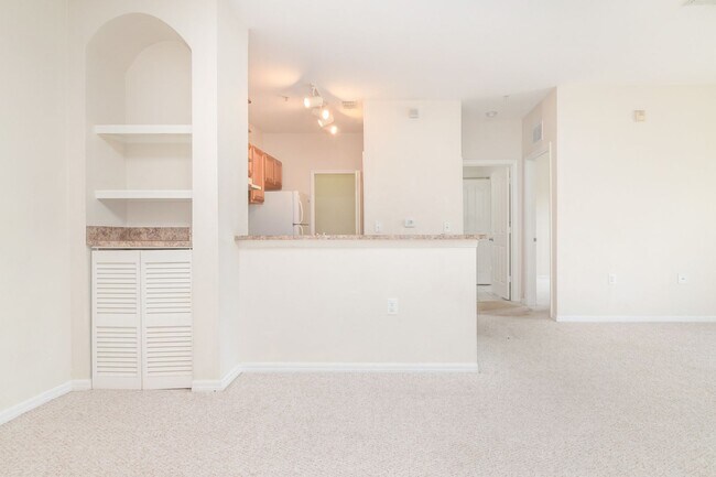 Building Photo - RENT BY MARCH 15TH and RECEIVE 2 WEEKS OFF...