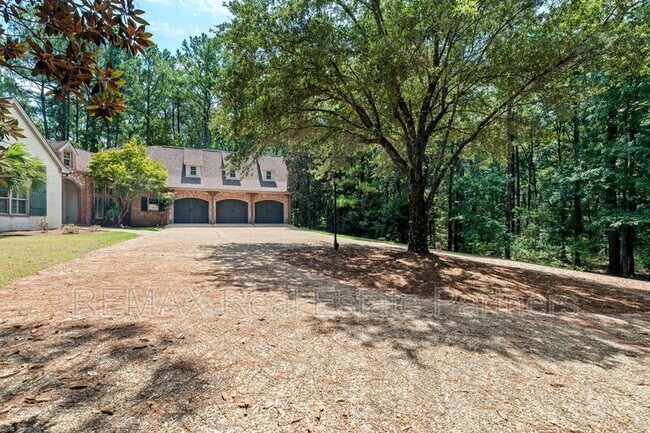 Building Photo - 107 Raybourn Rd