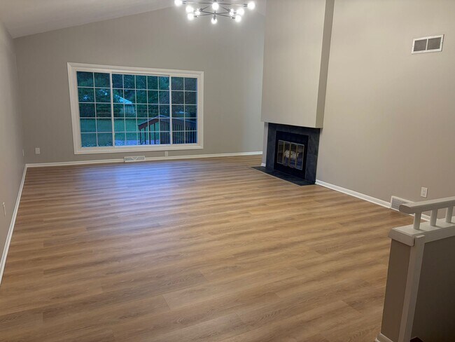 Foto del edificio - 11910 N Forest Dr