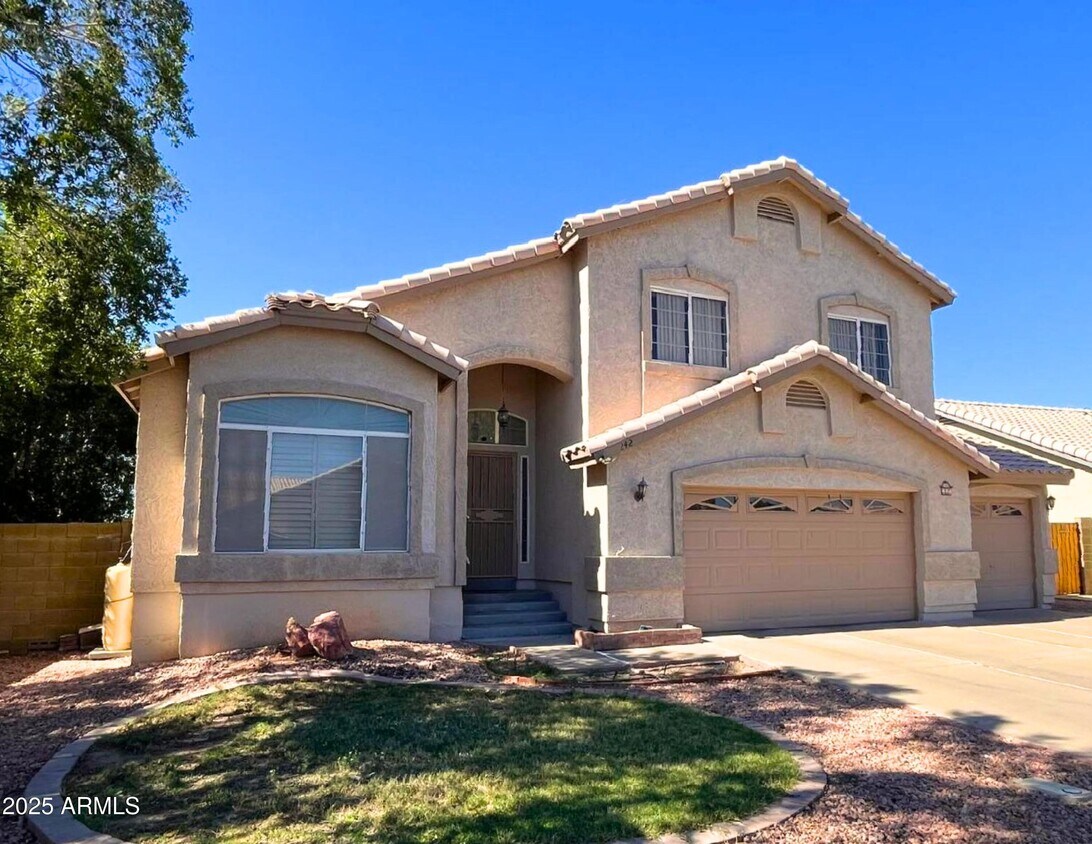 Primary Photo - 242 S Sycamore Pl