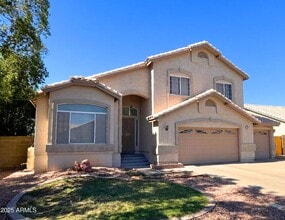 Building Photo - 242 S Sycamore Pl