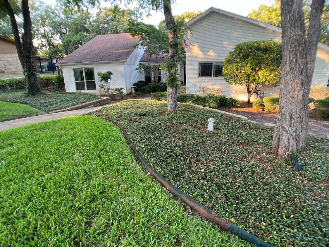 Primary Photo - 1501 Sandy Creek Dr