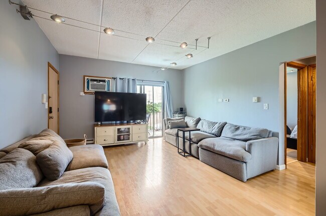 Foto del edificio - 953 N Rohlwing Rd