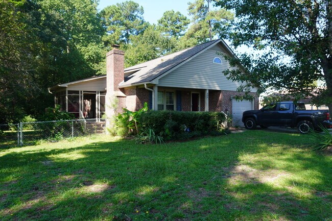 Foto del edificio - 496 Lindsay Rd