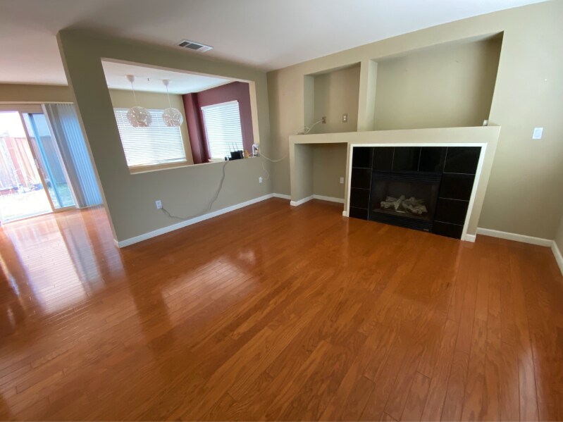 Primary Photo - 1605 Daisy Ct