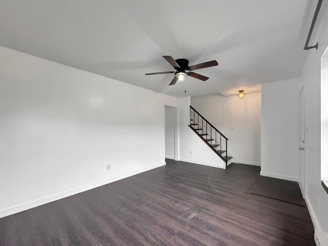 Foto del edificio - 877 Donegal Dr W