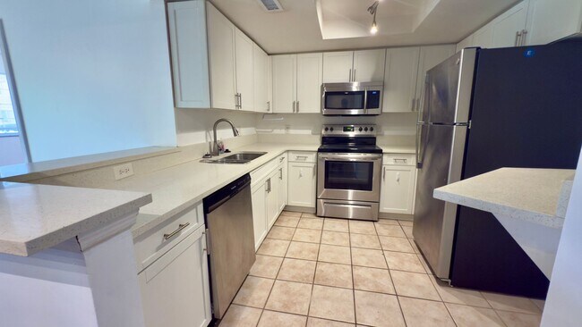 2/2 First Floor with Garage + Lake View – Grand Isles - 2/2 First Floor with Garage + Lake View – Grand Isles Apartment