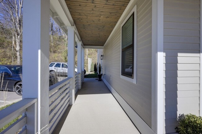 Spacious porch to relax - 726 Mill Creek Meadow Dr