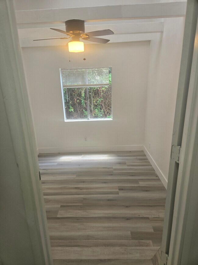 Foto del edificio - 6116 Melvin Ave