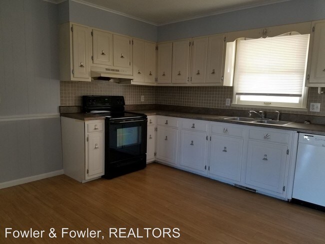 Building Photo - 3 br, 1.5 bath House - 4402 Archdale Rd