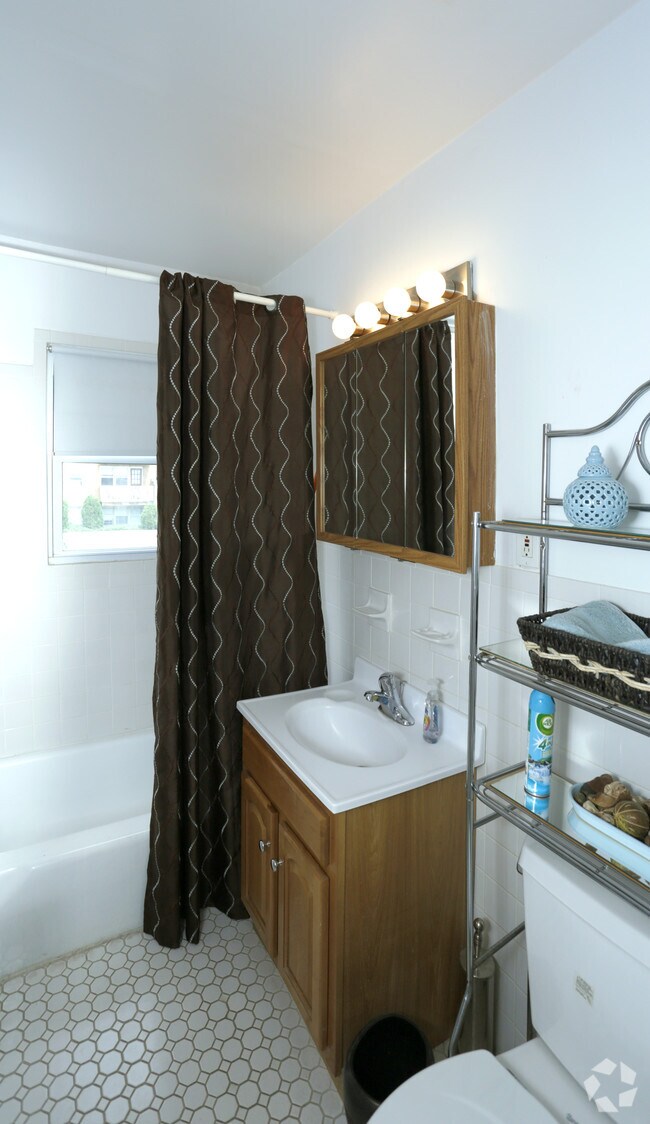 Sunrise Village Apartments Roselle Park, NJ