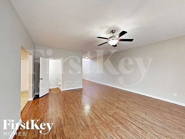 Foto del edificio - 15535 Lakepoint Forest Dr