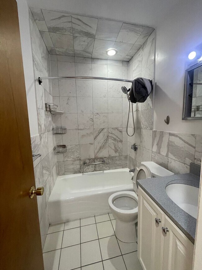 Building Photo - 3bed/1.5 bath in Brookline