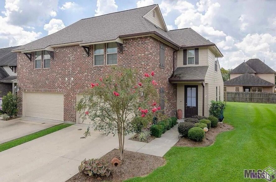 Building Photo - 18177 Pinehurst Dr
