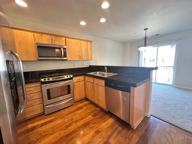 Foto del edificio - ***$250 OFF 1ST MONTHS RENT!!!!*** Beautif...