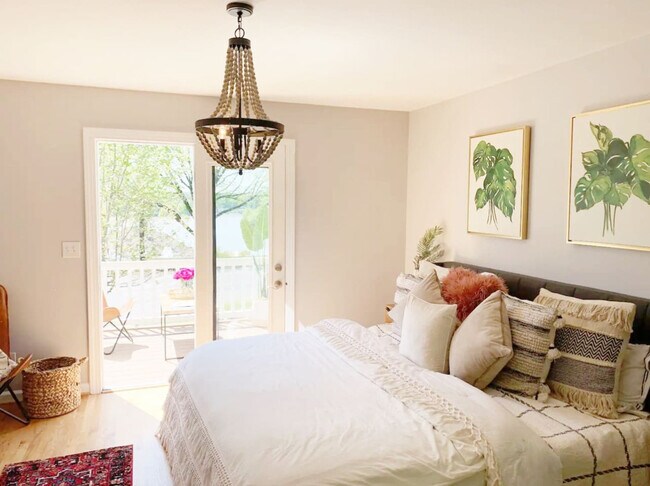 Foto del edificio - 555 Laurel Cove Rd