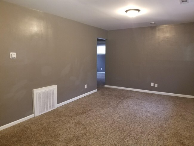 Building Photo - 8400 E 114th Ter