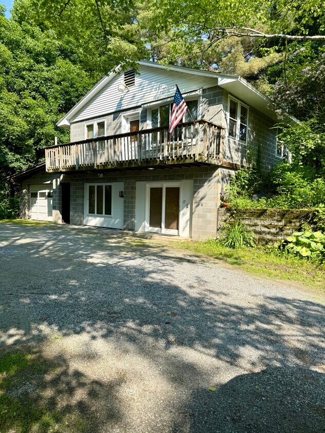 Primary Photo - 17 Ash Dr