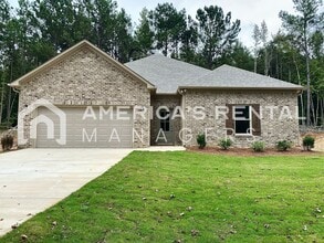 Building Photo - 10905 Woodland Dr