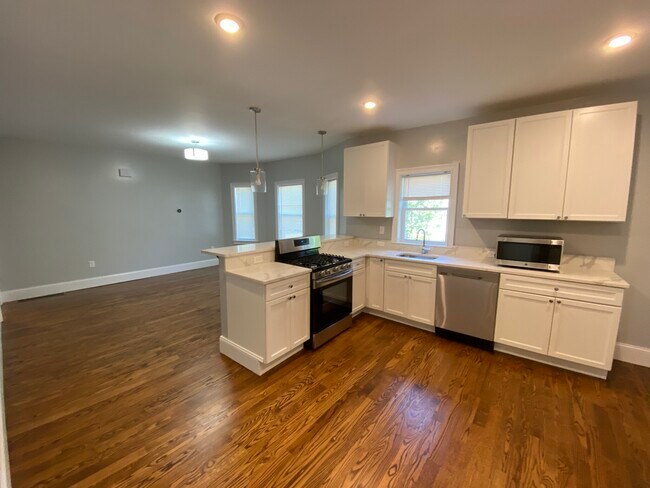 Building Photo - 335 Highland Ave