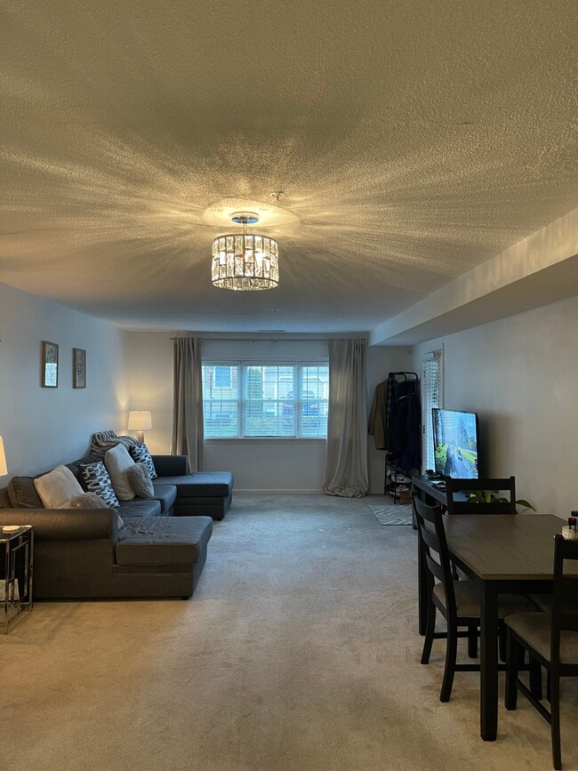 Building Photo - 20 Weatherly Dr