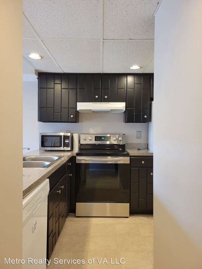 Building Photo - 3 br, 2.5 bath House - 5900 Patterson Ave #21