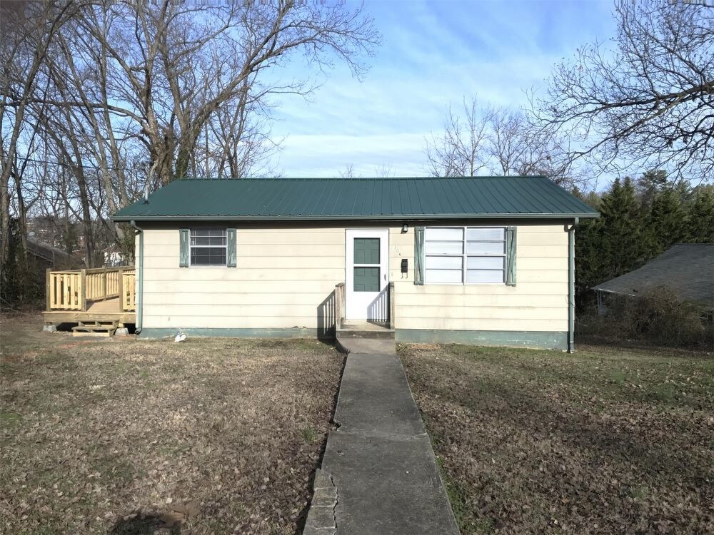 Primary Photo - 306 Cesar Street