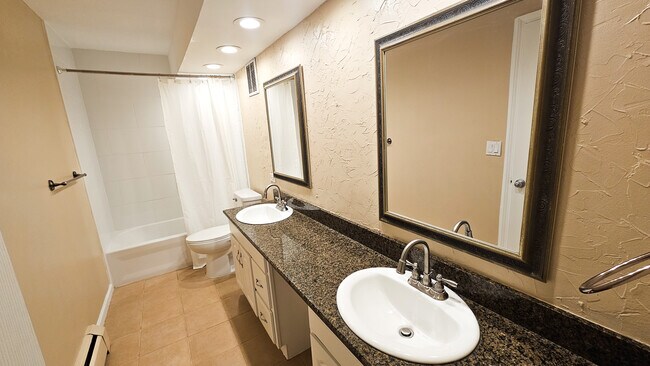 Baño - 110 N Lincoln Ln