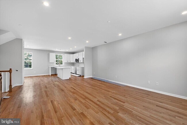 Foto del edificio - 3 Roosevelt Ave