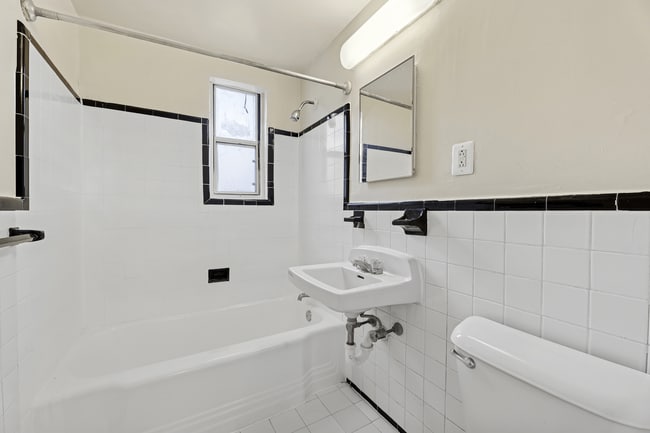 Foto del edificio - Olde Salem Village