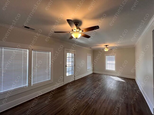 Foto del edificio - 869 Maury St