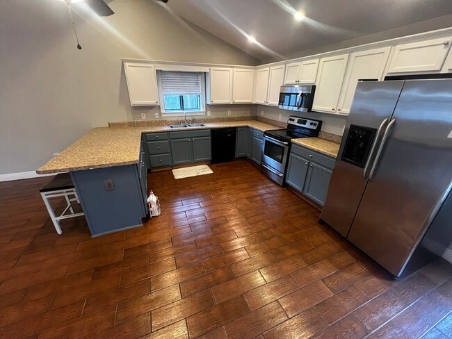 Building Photo - 73639 Diamondhead Dr N