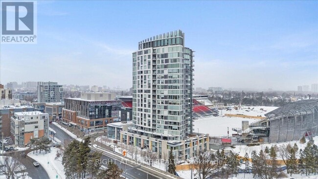 Building Photo - 1035 Bank St