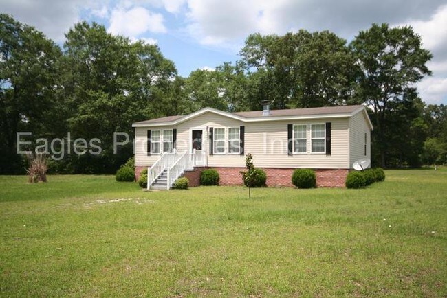 Building Photo - Country Living