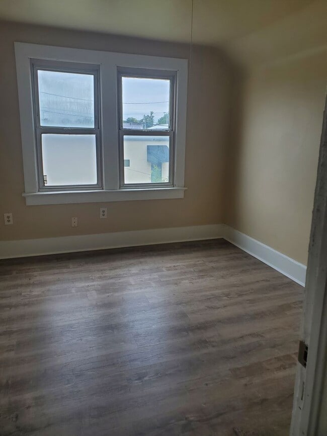Building Photo - 3 Bed 1 bath house