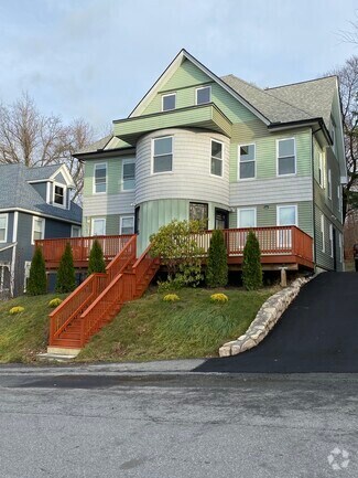 Building Photo - 34 Uxbridge St