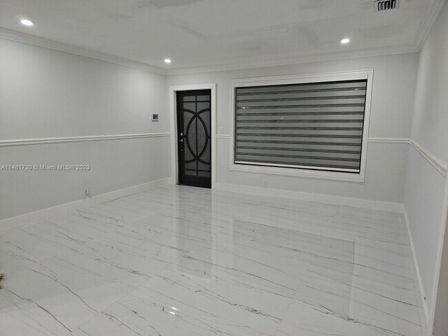 Building Photo - 2401 SW 45th Ave