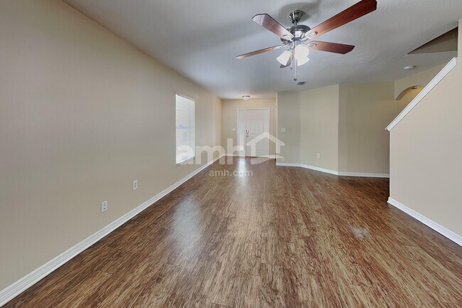Foto del edificio - 15403 Quail Woods Pl