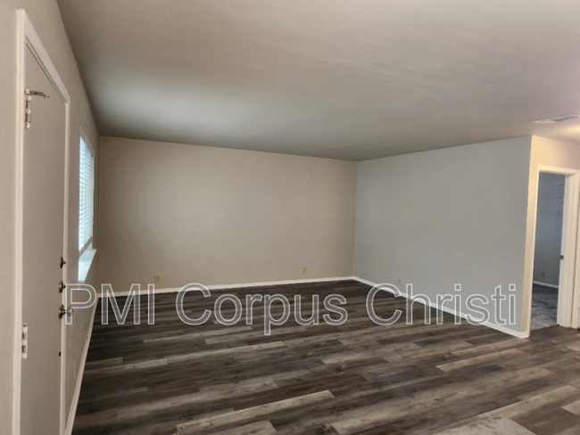 Foto del edificio - 6132 Hidden Cove